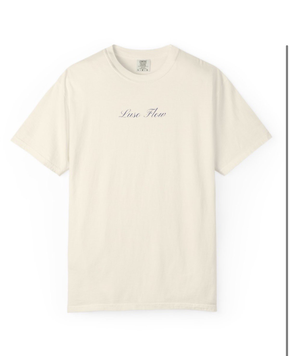 T-shirt creme vista de frente com inscrição discreta Luso Flow